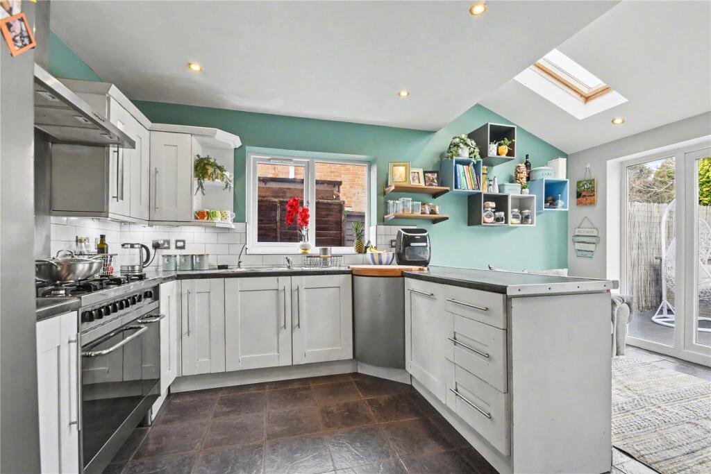 Alexander Avenue, Droitwich Spa, Worcestershire, WR9 photo 4