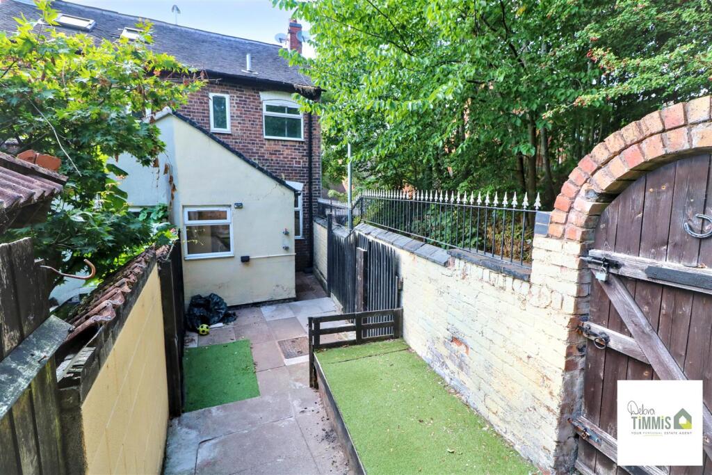 House in Stoke-on-Trent - View 4