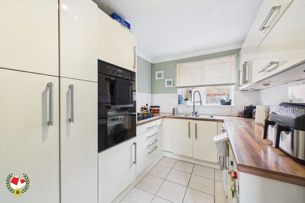 House in Gloucester - View 3