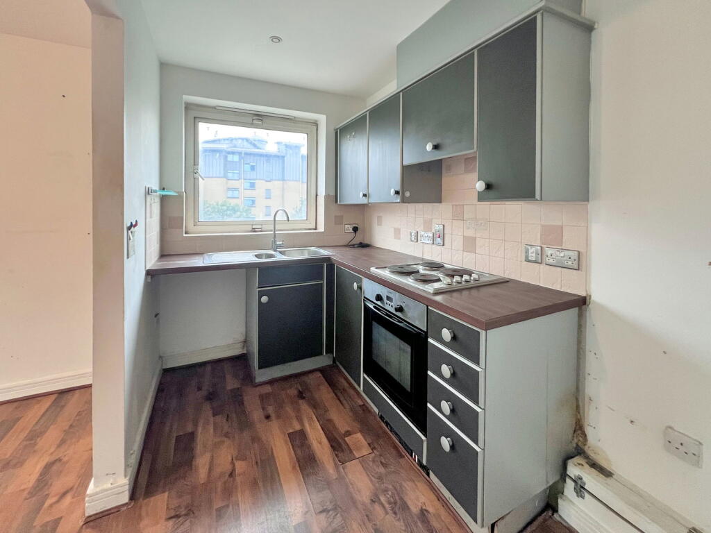 Apartment in Ilford - View 3
