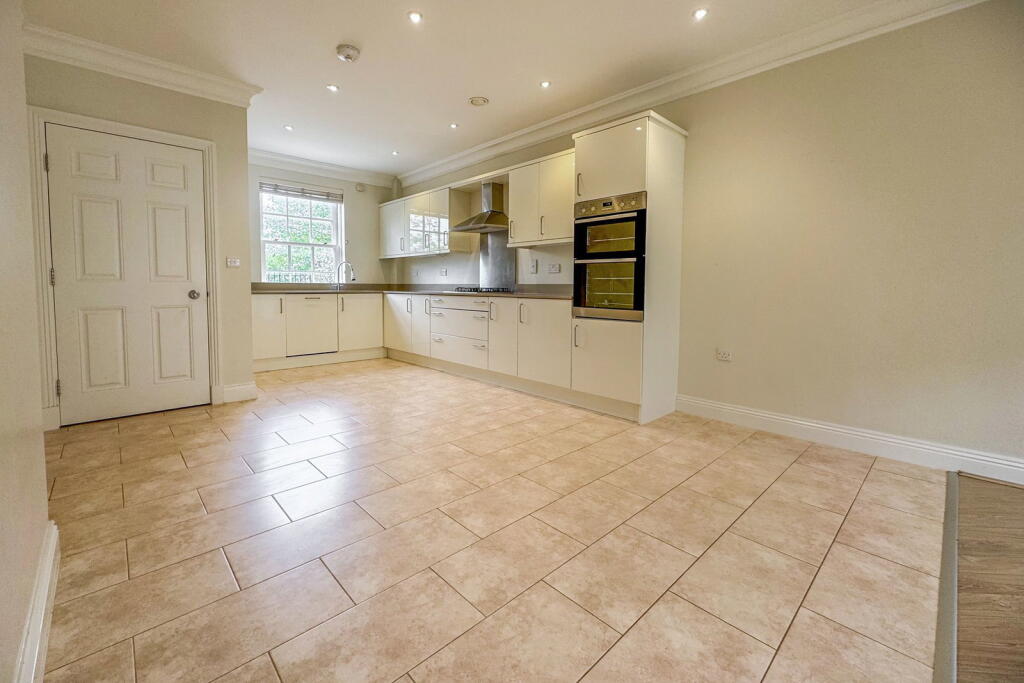 House in Plymouth - View 4