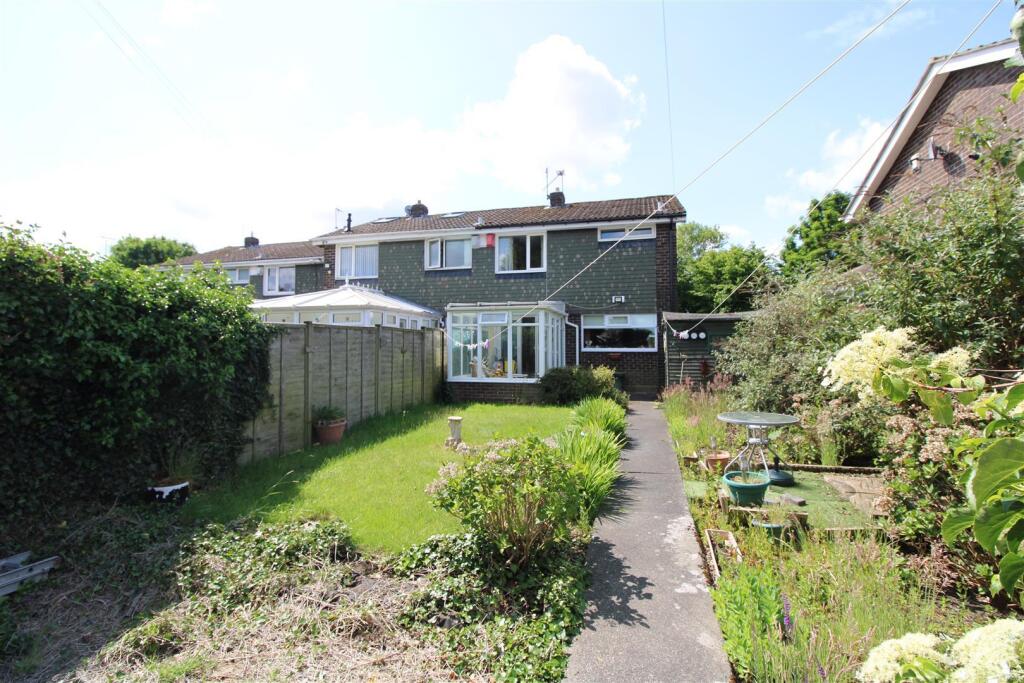 Main image of property: 40 Broomley Walk, Red House Farm, Newcastle Upon Tyne