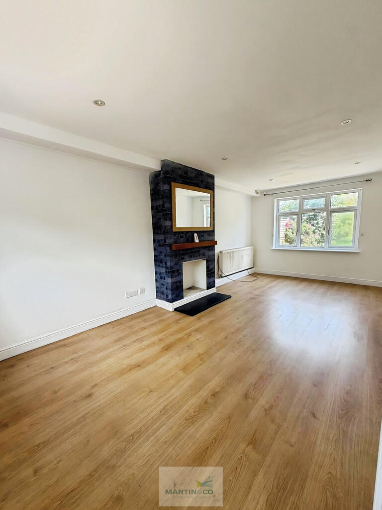 House in Welwyn Hatfield, Hertfordshire - View 3