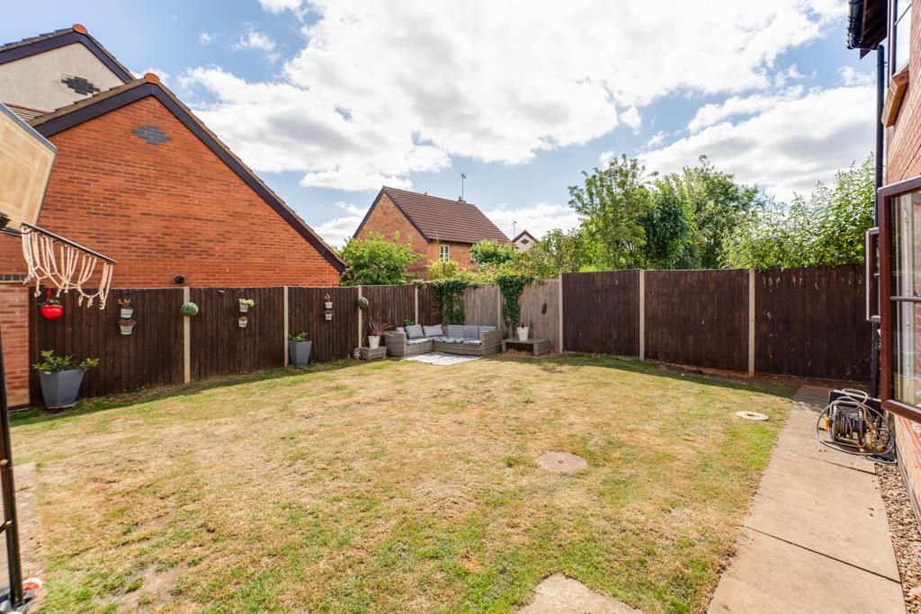 NN16 Langsett Close, Kettering - View 2