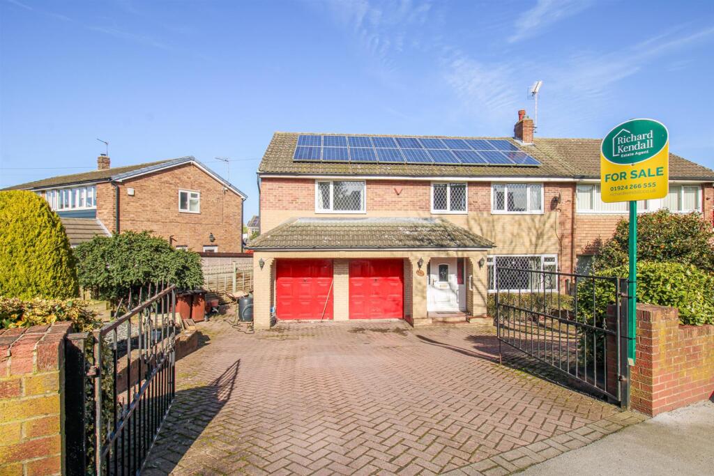 Main image of property: Towngate, Ossett