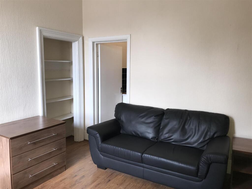 Main image of property: Flat 2 329 Beverley RoadKingston Upon Hull