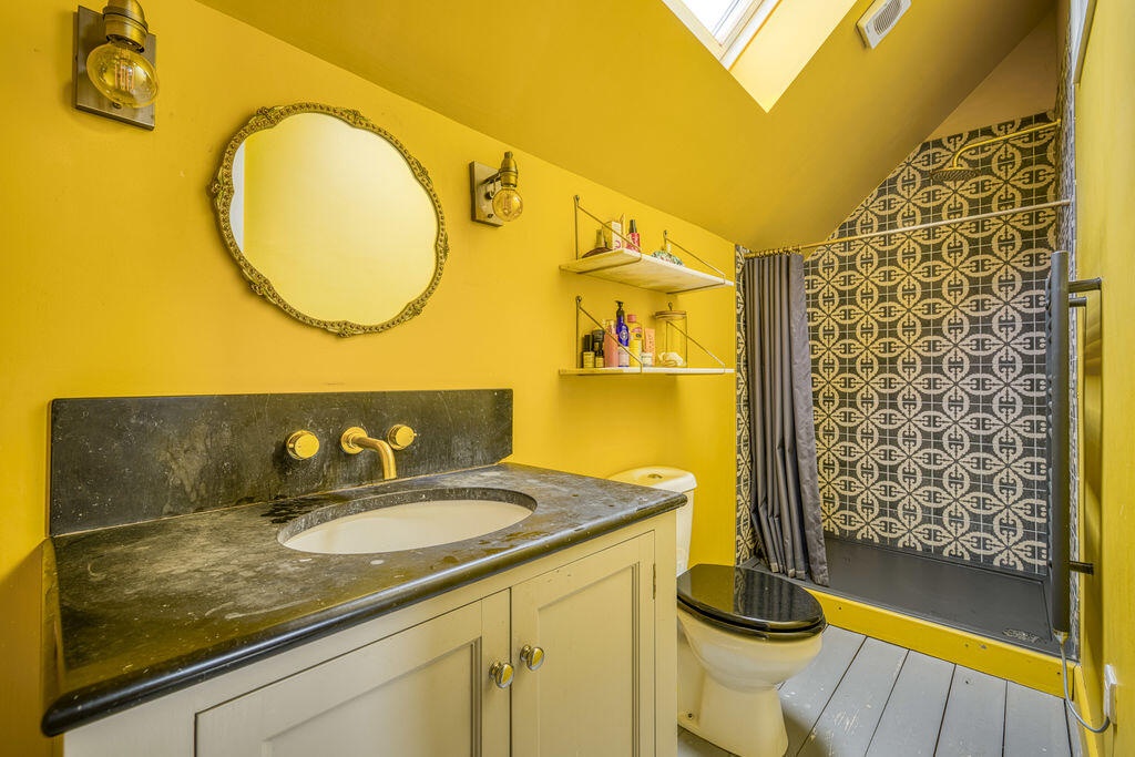 Additional image 15 of Unique 6 bedroom detached property on Bruton High Street