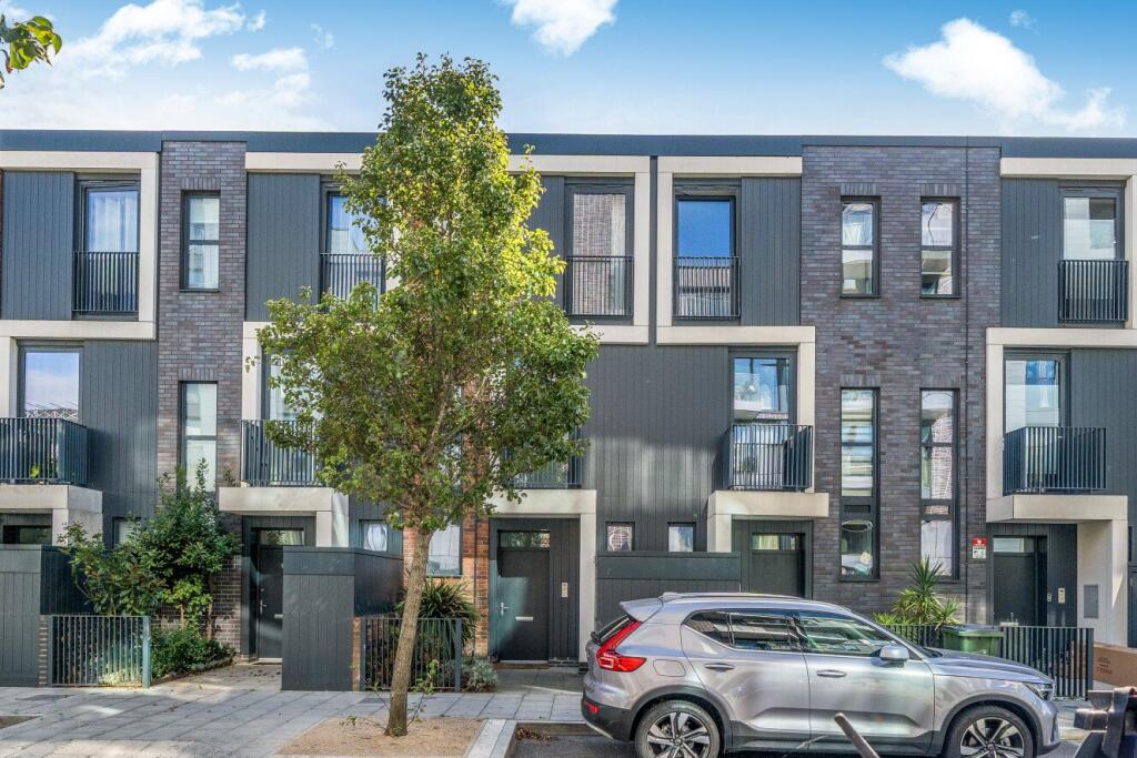 Main image of property: Hawthorne Crescent, Greenwich, London, SE10