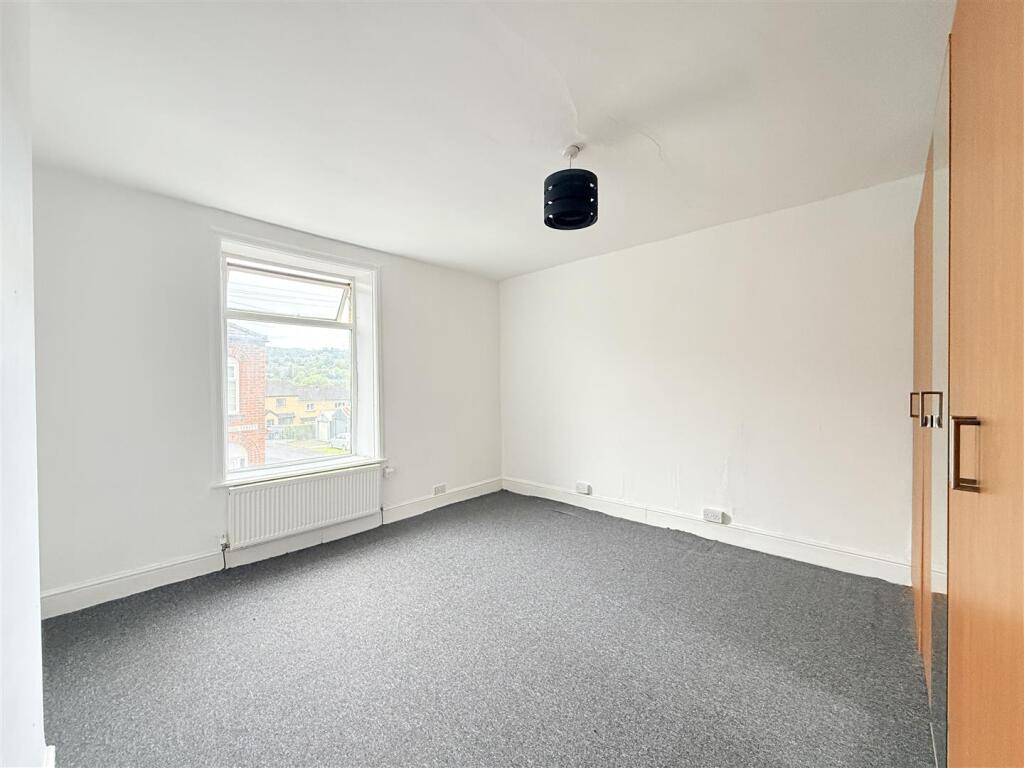 House in Oldham - View 4