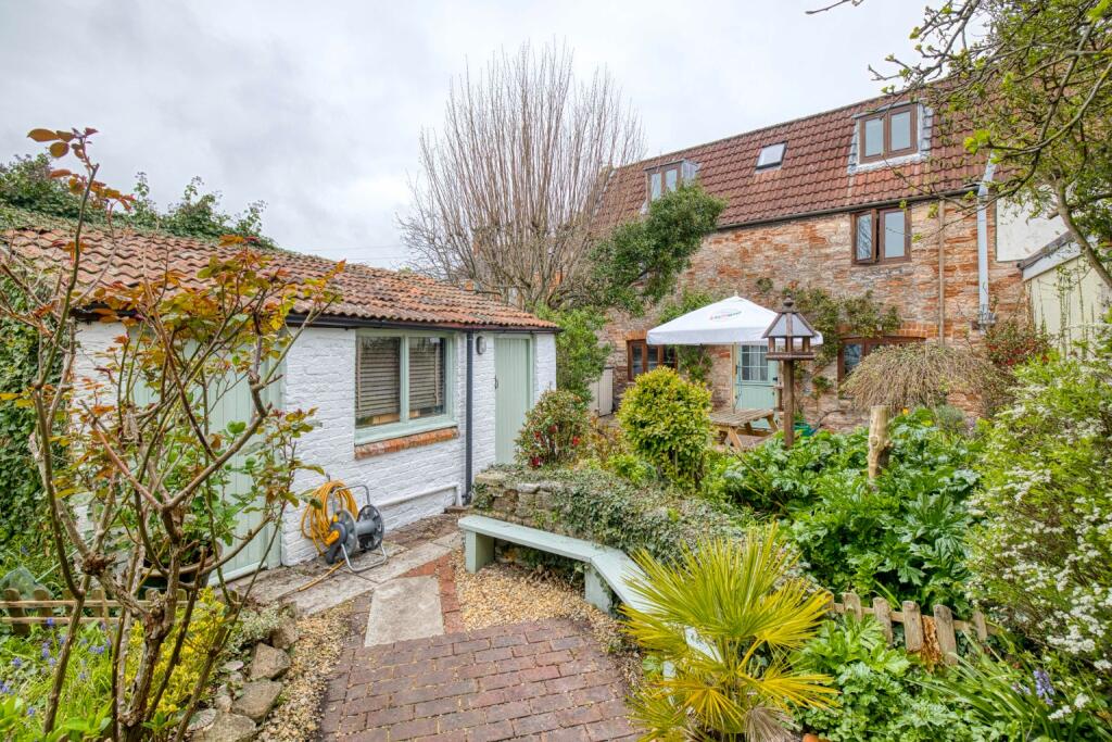 Main image of property: Cottage - Central Wells