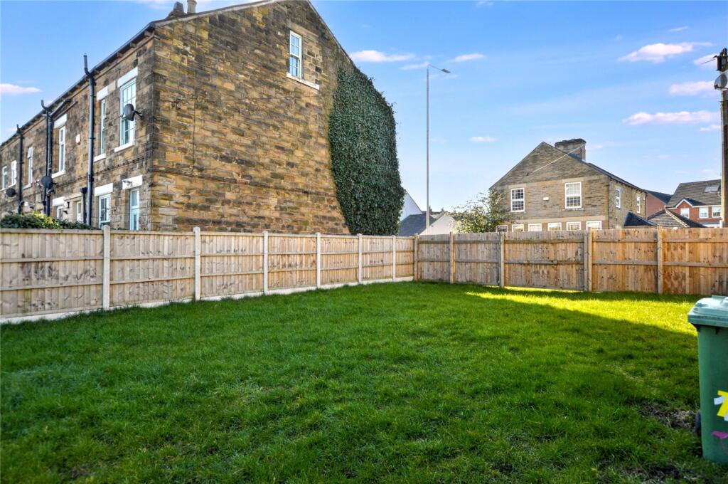 House in Leeds, Howlett Cross - More
