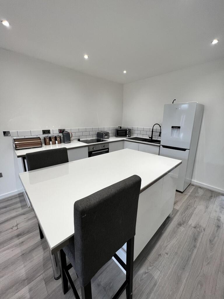 High Street, Treorchy, Rhondda, Cynon, Taff. CF42 6NY photo 5