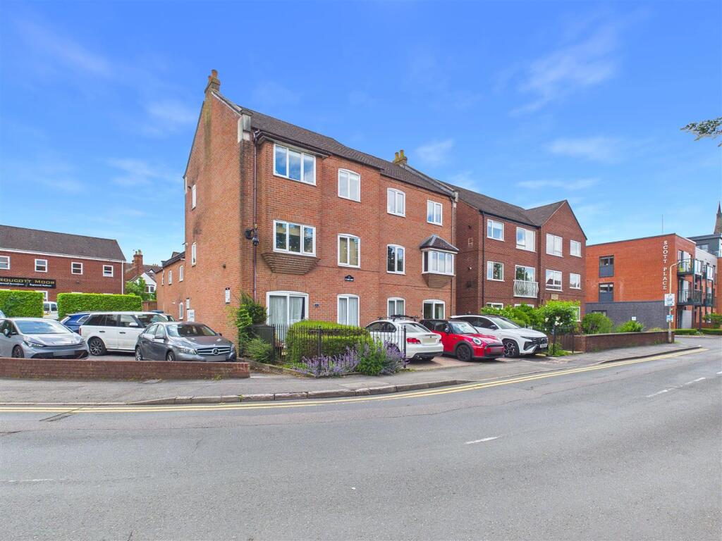 Main image of property: Cross Keys, Lichfield