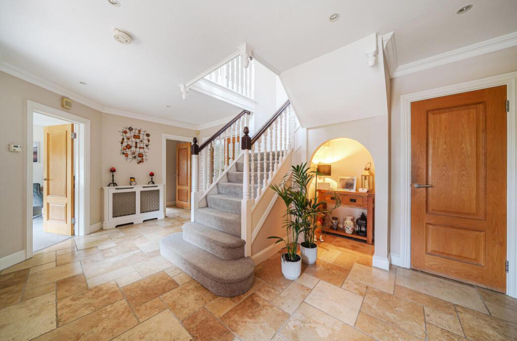 House in Guildford - View 2