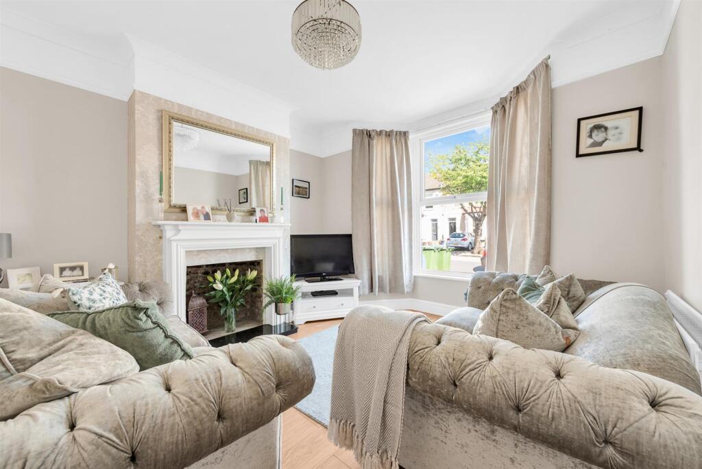 House in London, Royal Borough of Greenwich - View 2