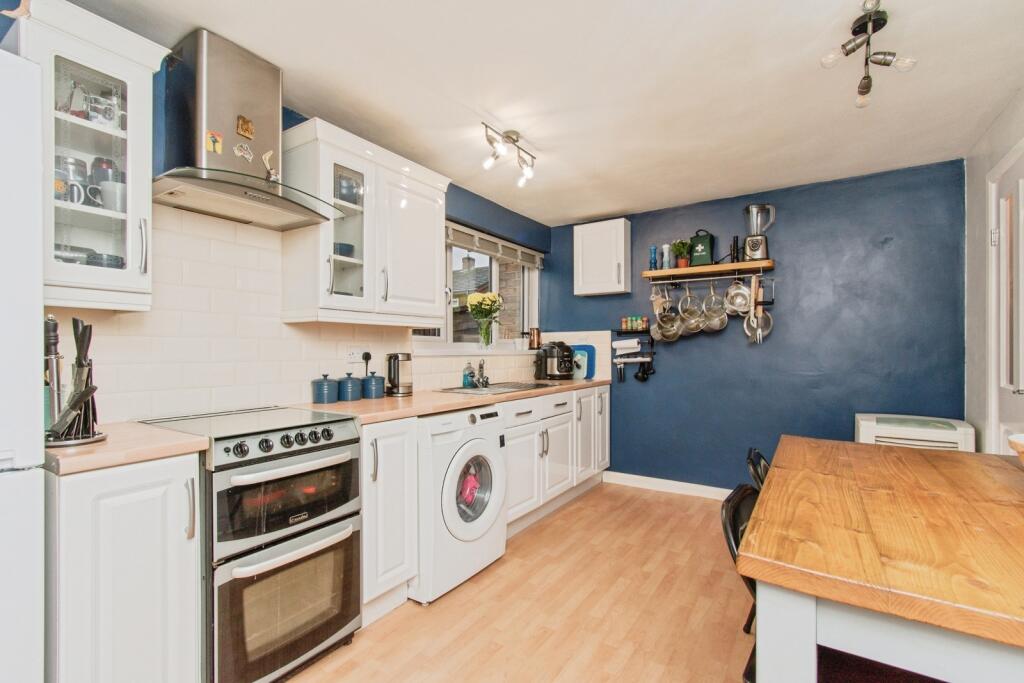 2-bed semi-detached on Humber Close, Airedale, Castleford, West Yorkshire, WF10, £140,000