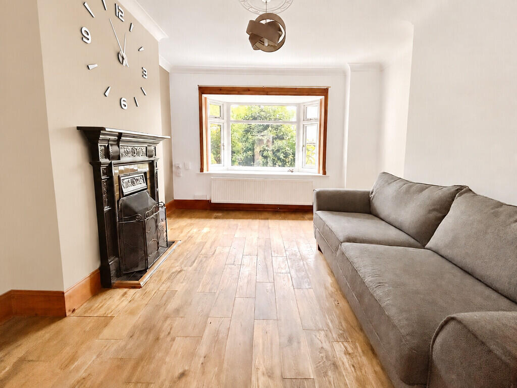 House in Mansfield, Nottinghamshire - More