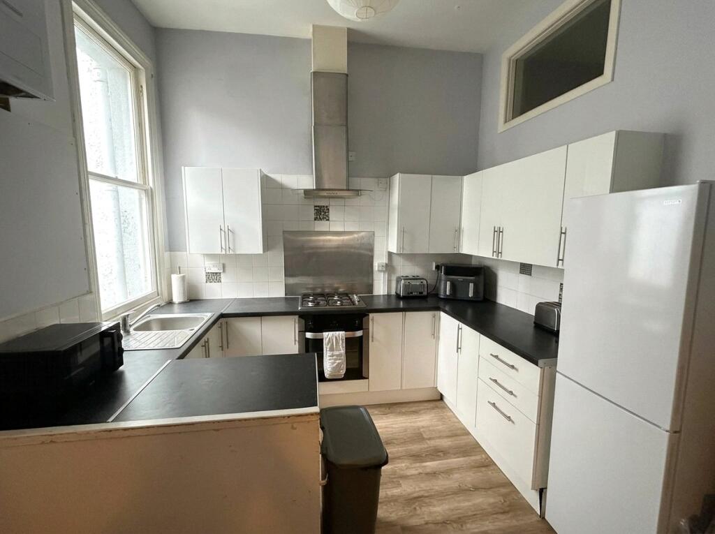 8 bedroom house for rent