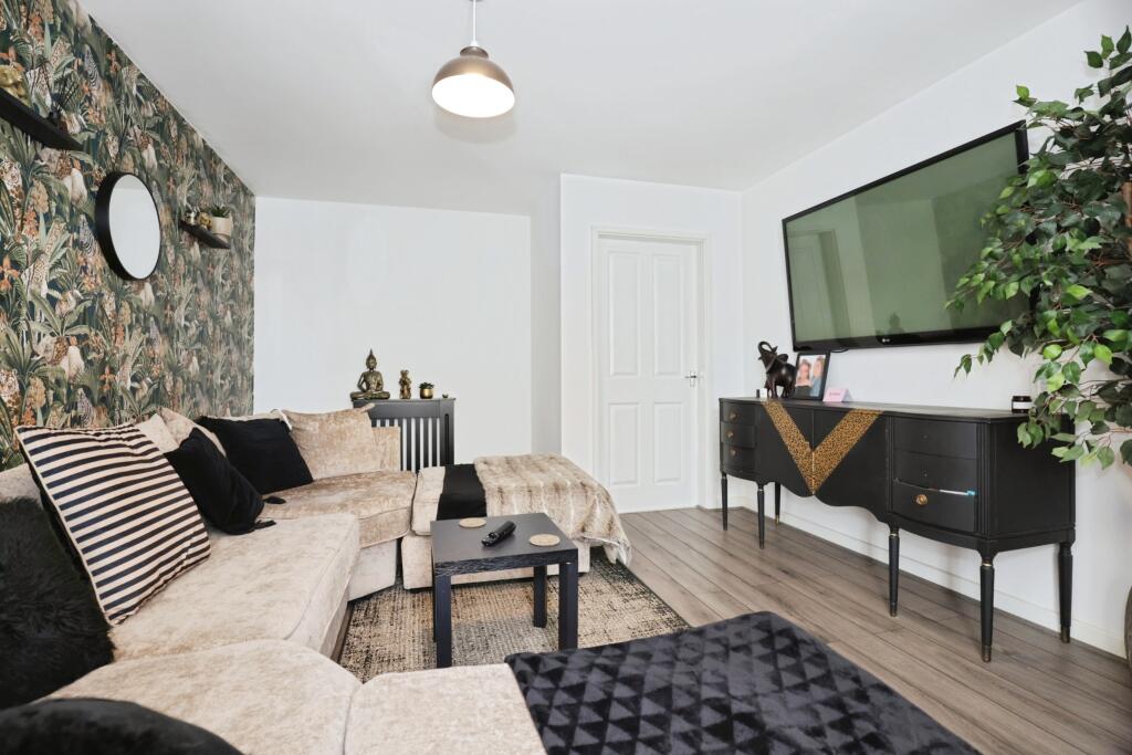 House in Northampton, Wootton - More