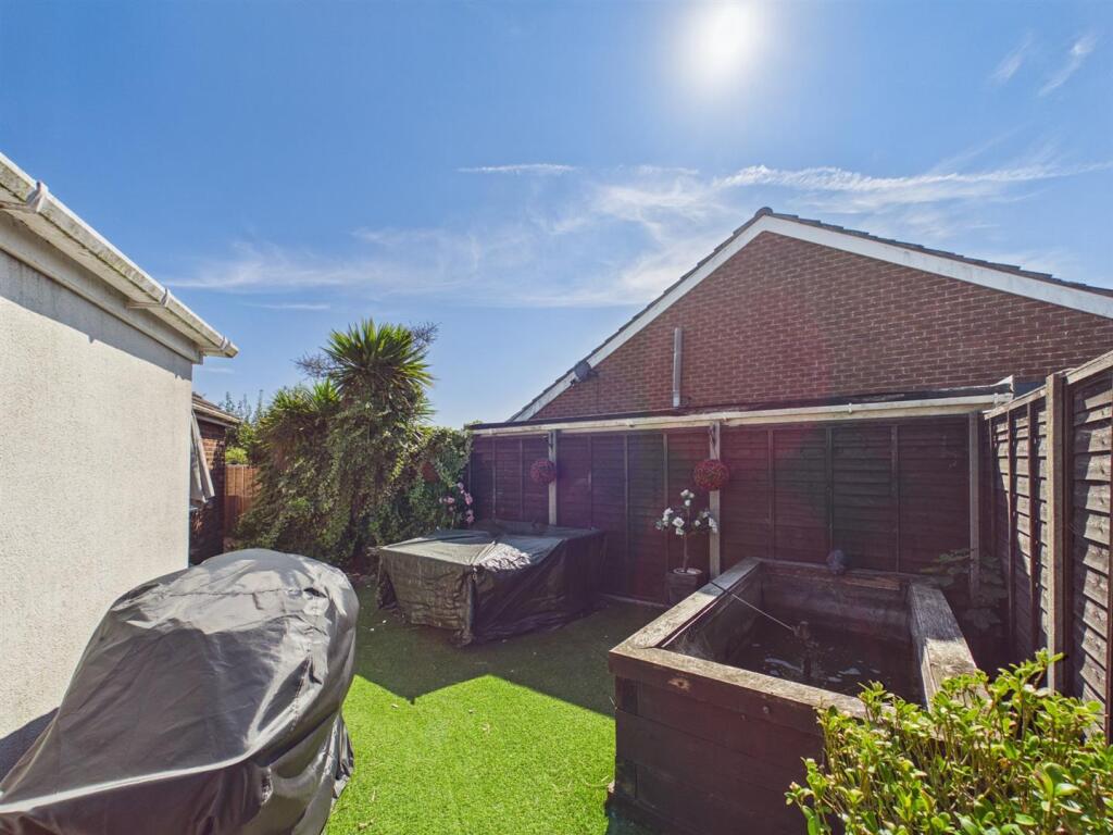 House in East Lindsey, Dorset Court, Mablethorpe and Sutton - View 4