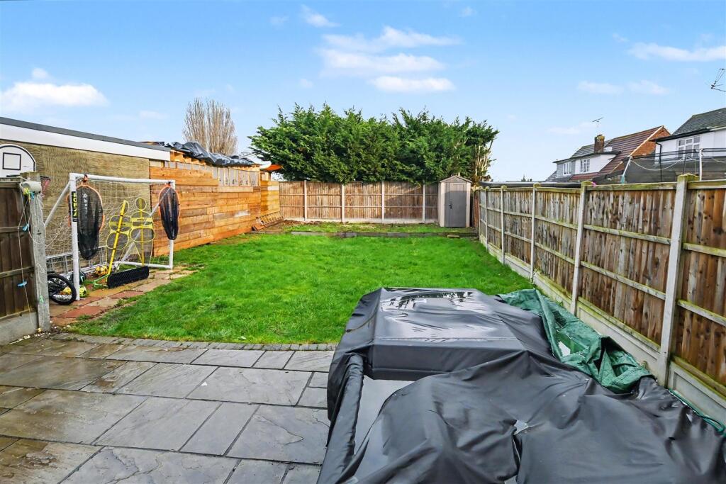 Cherry Close, Canvey Island photo 2