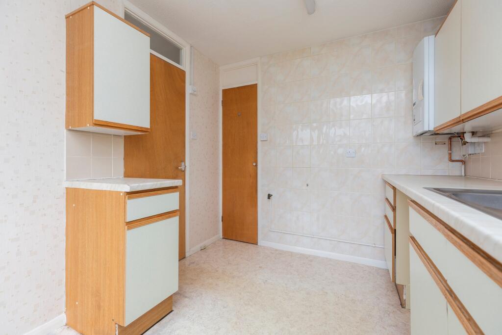 Sycamore Way, Gillingham photo 3
