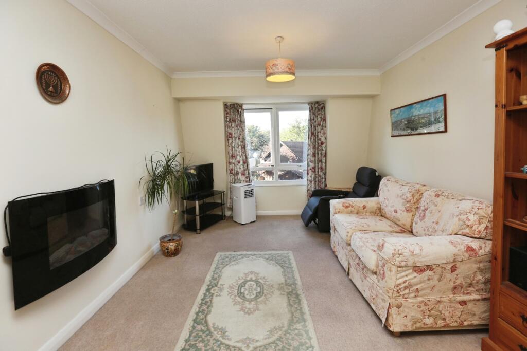 Apartment in Fareham, Locks Heath - View 4