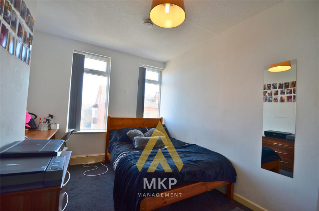 5 bedroom terraced house for rent