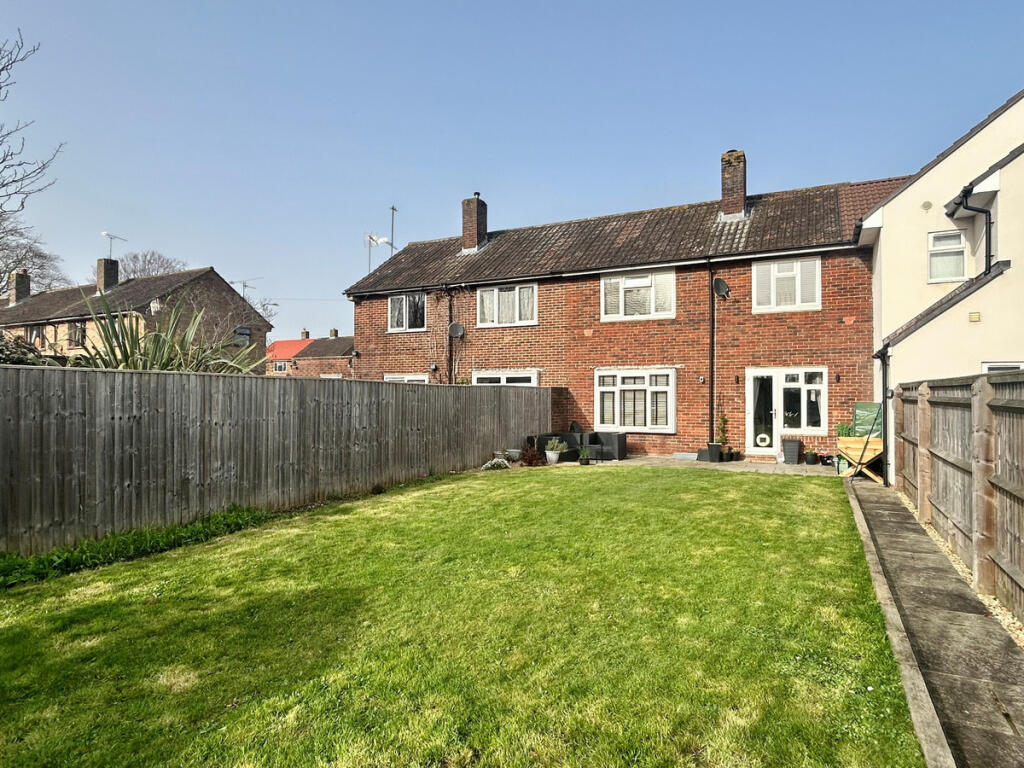 3-bed terraced on Queensway, Didcot, OX11, £340,000
