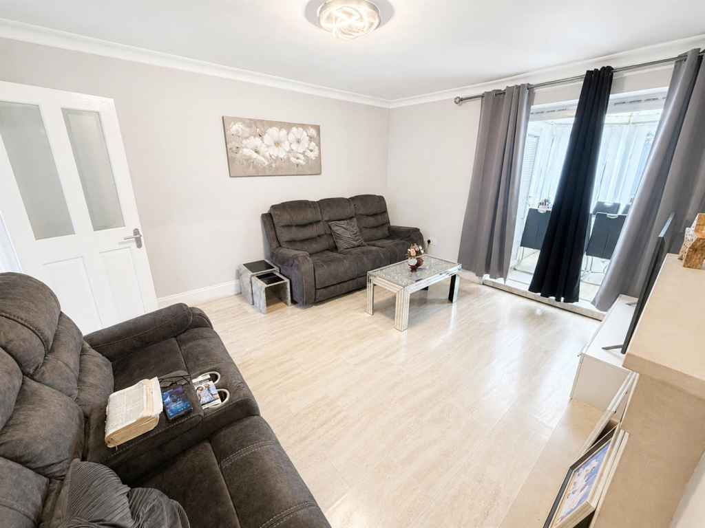 House in Manchester, New Moston - View 4