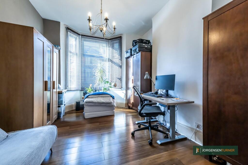 Apartment in London - View 5