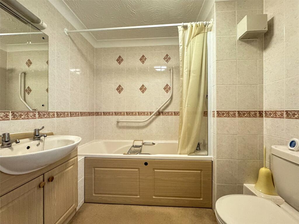 1 Trafalgar Court photo 4