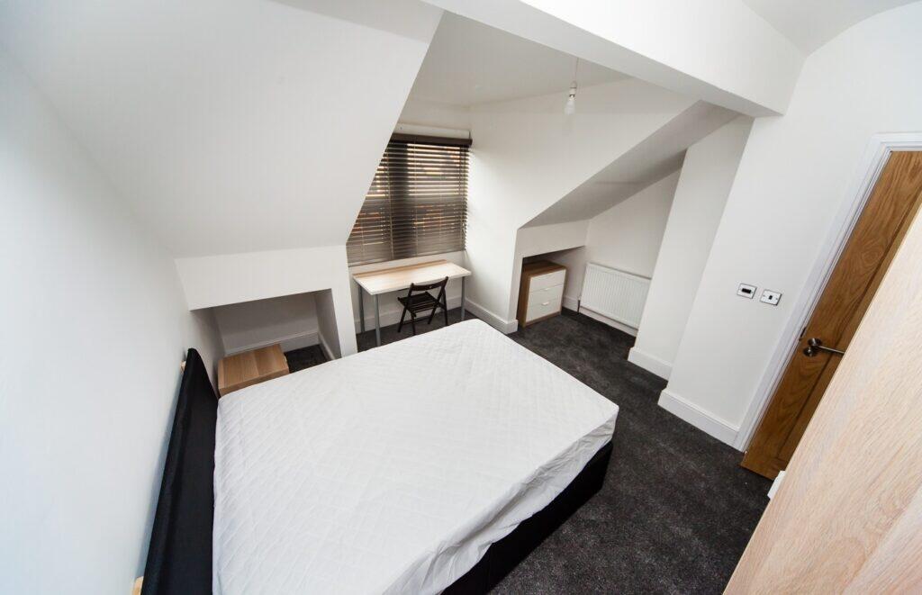6 bedroom terraced house for rent