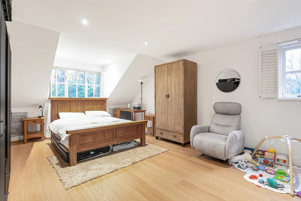 House in Hatfield, Oxlease - More