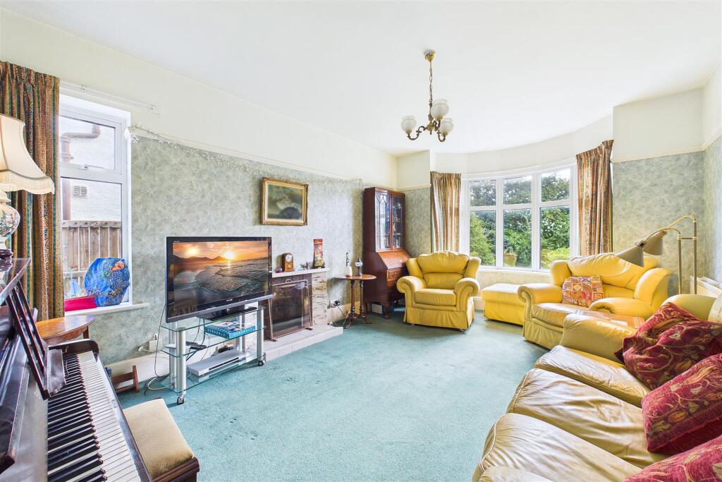 Upper Clevedon – much admired hillside setting photo 4