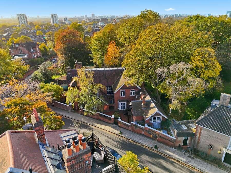 Main image of property: 33 Daleham Gardens, Hampstead, London, NW3 5BU