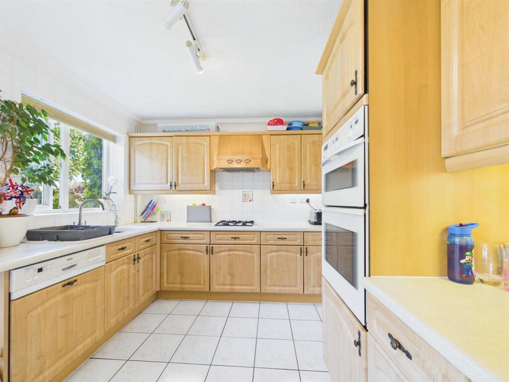 House in Aylesbury, Watermead - View 4