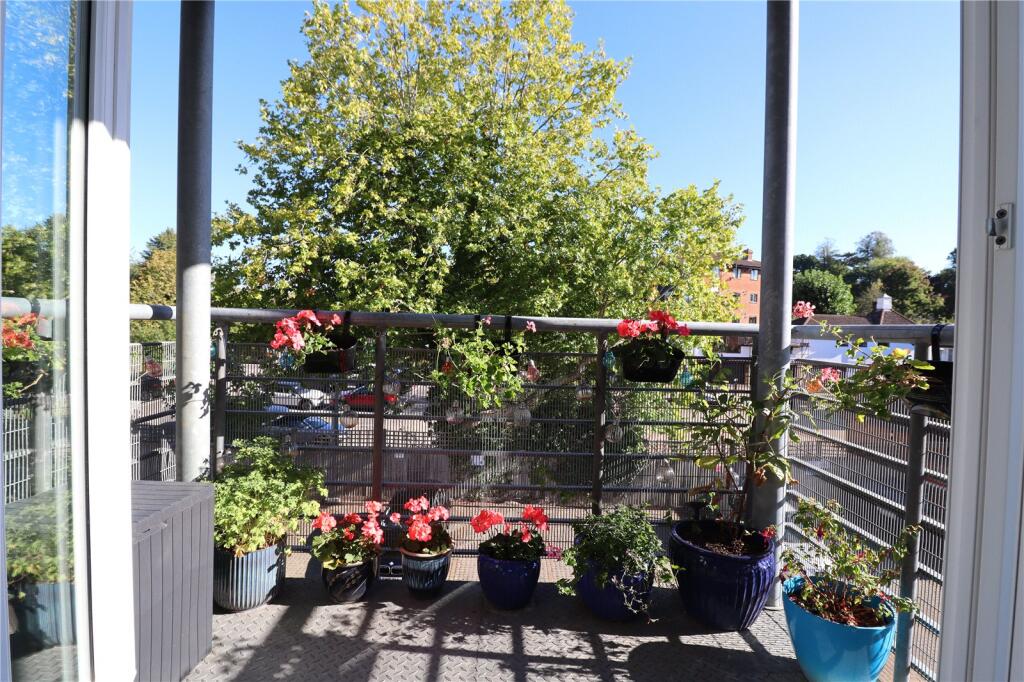 Apartment in Redhill - View 4