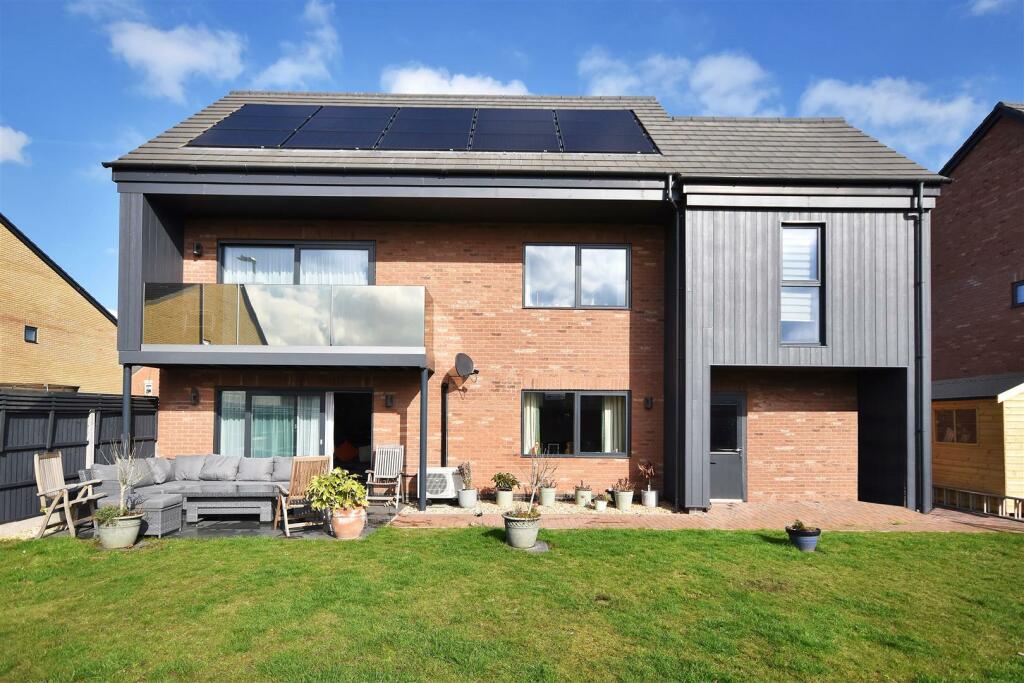5-bed detached on 10 Brook Lane, £595,000