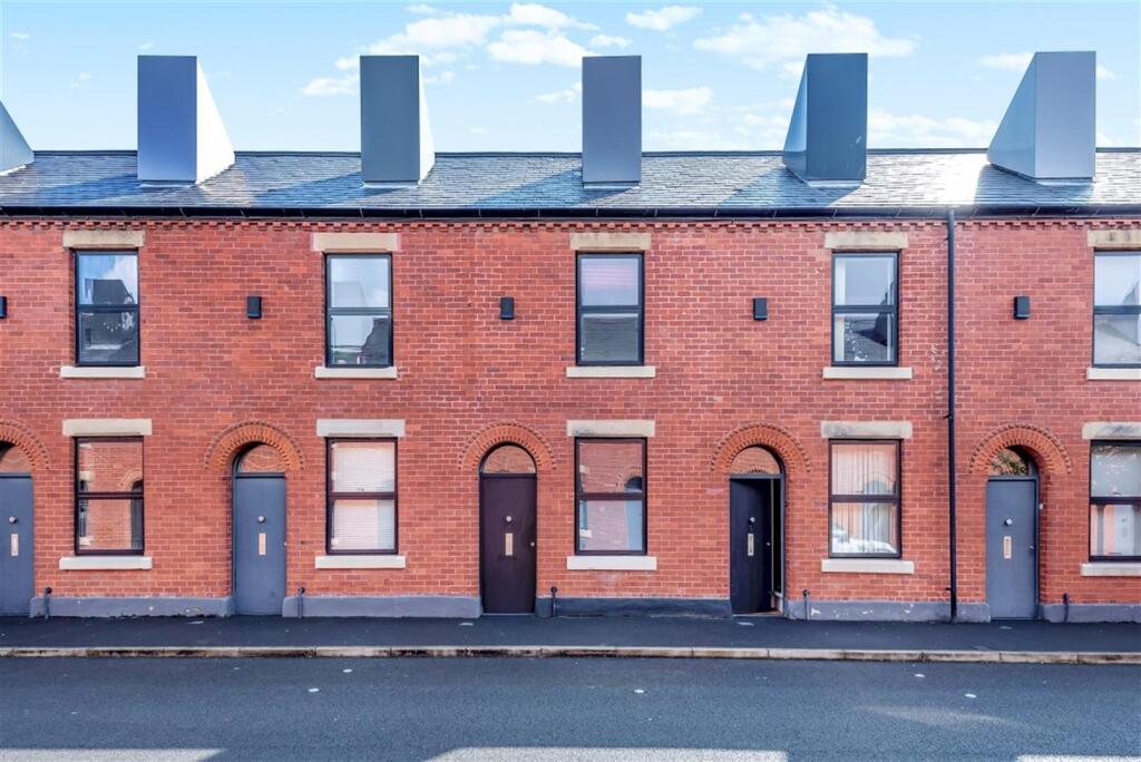 Main image of property: Ash Street, Salford, M6 5NA
