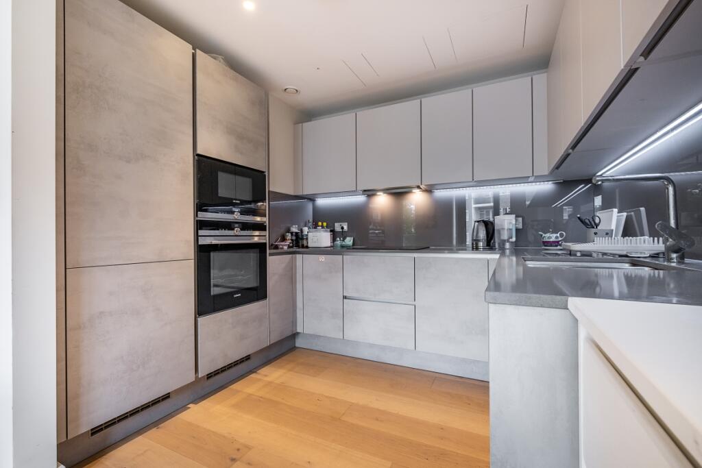 Apartment in London - More
