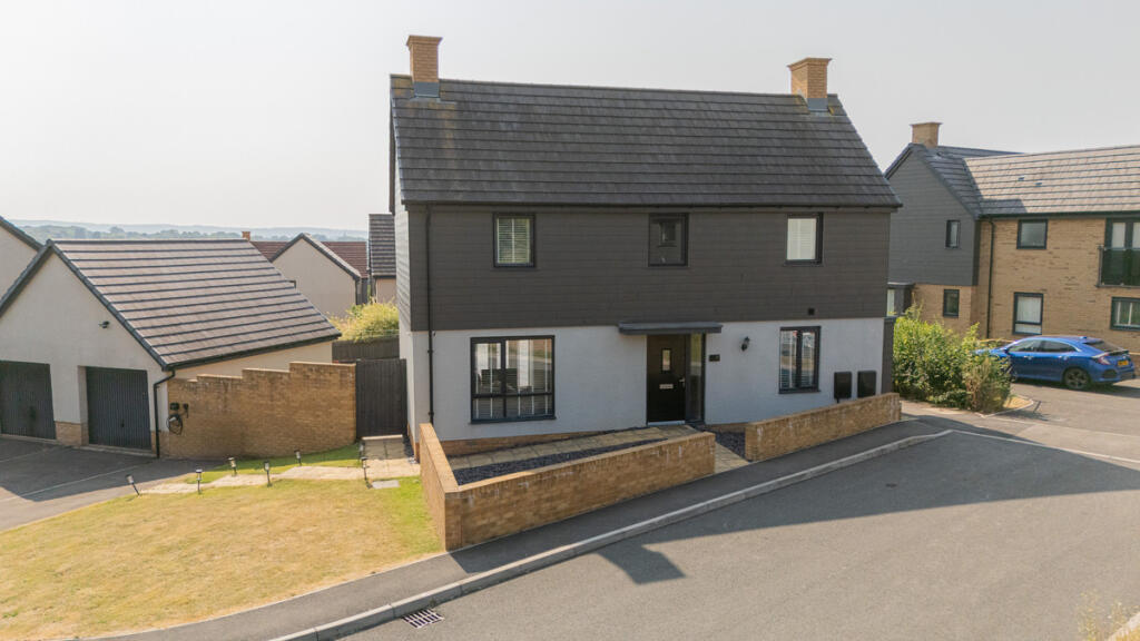 Main image of property: Clos Glas Y Dorlan, Cwmbran, NP44