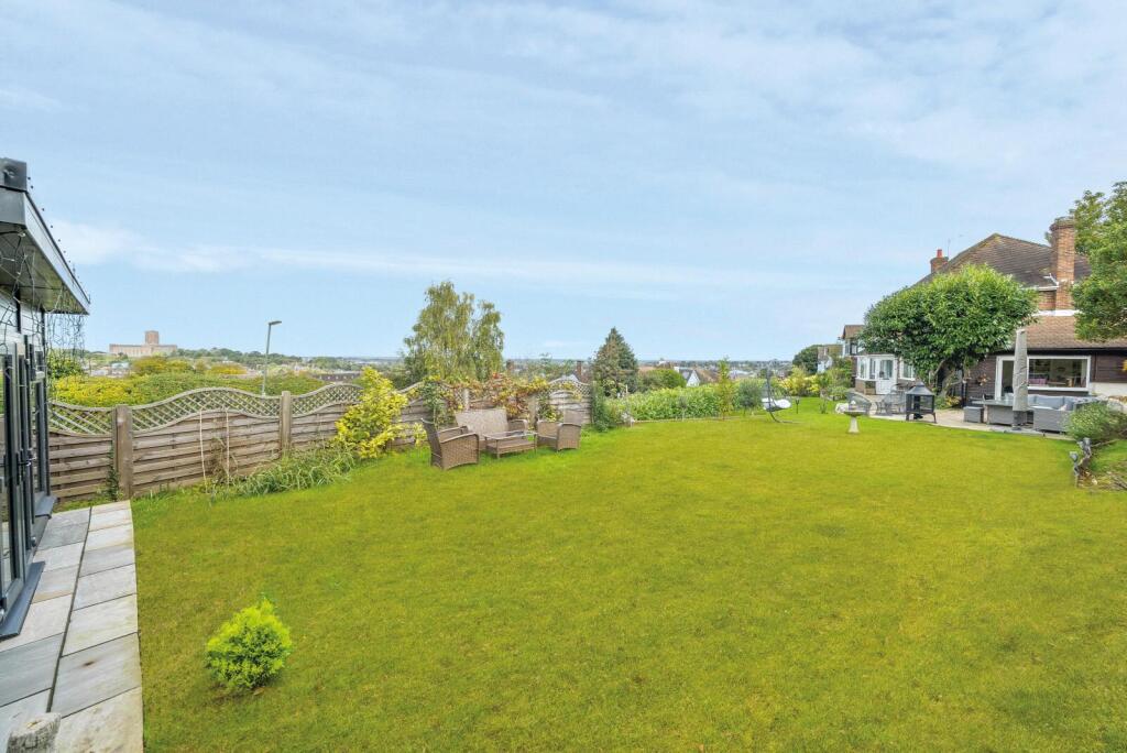 House in Guildford - View 4