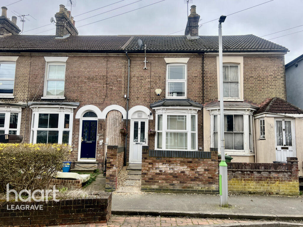 2-bed terraced on Victoria Street, Dunstable, £300,000