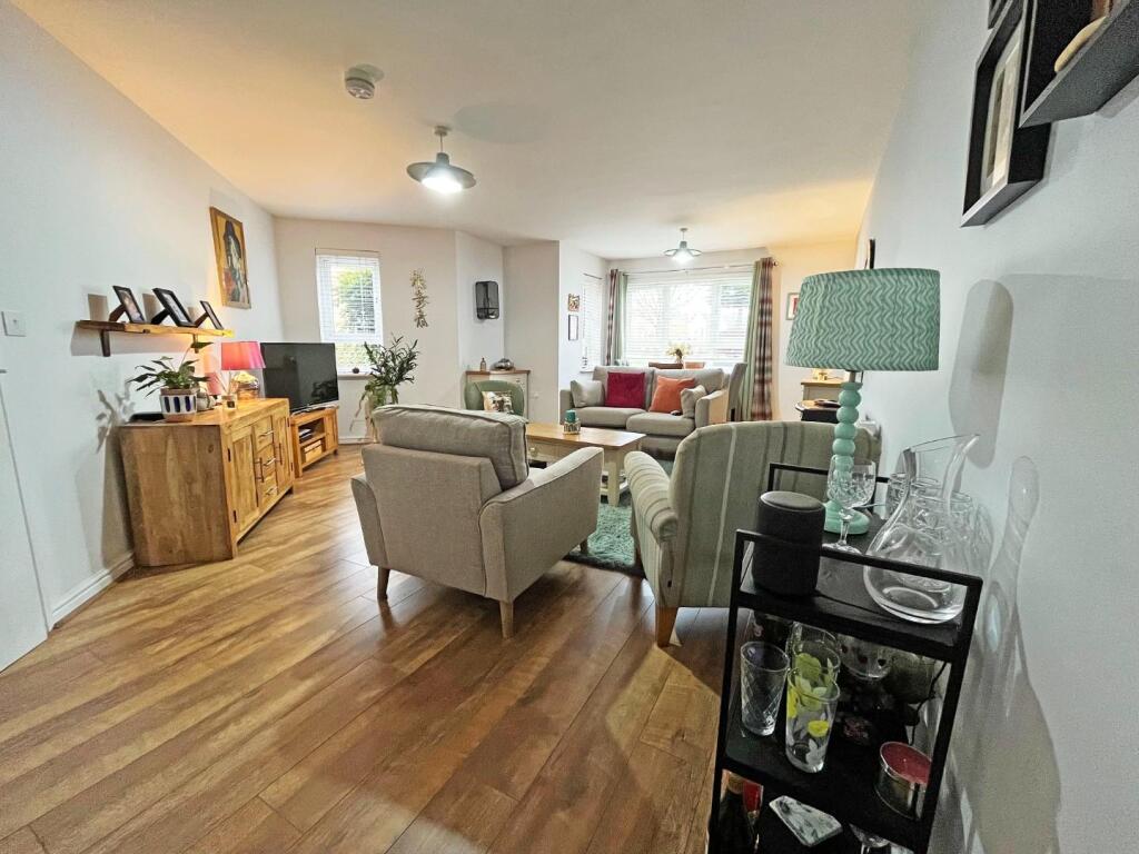 Mid Water Crescent, Hampton Vale, Peterborough photo 4