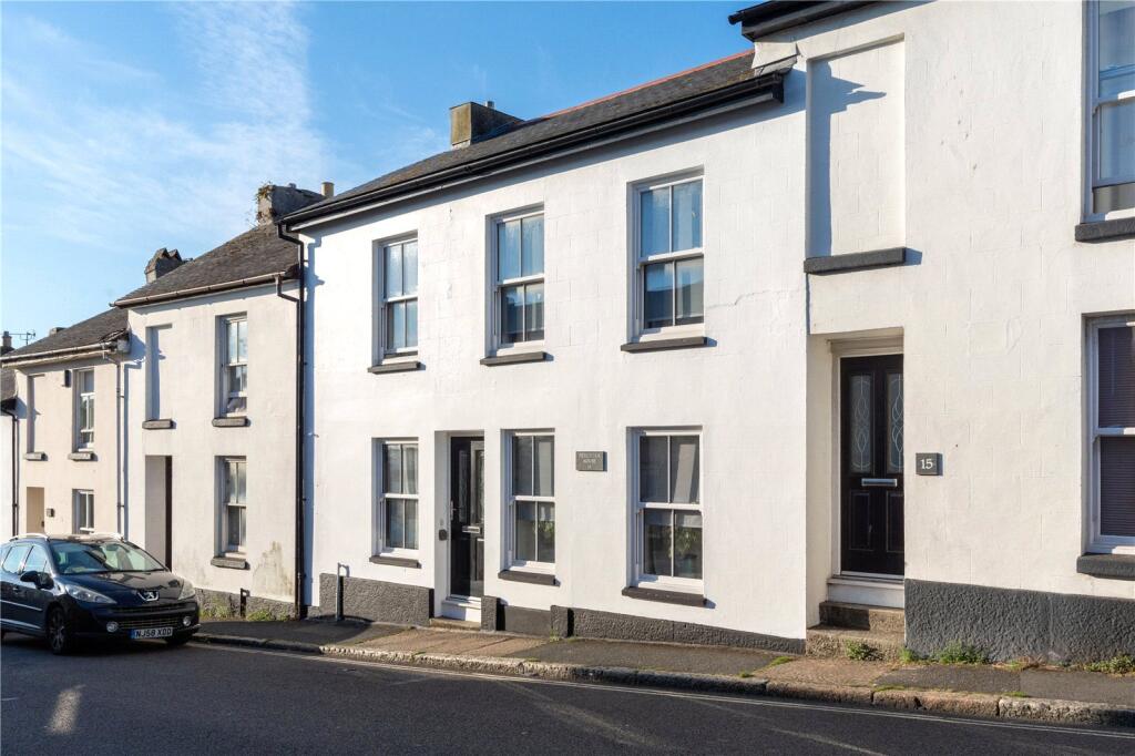 beautiful mid terrace property in Penzance light and spacious, no chain, great location, town centre,