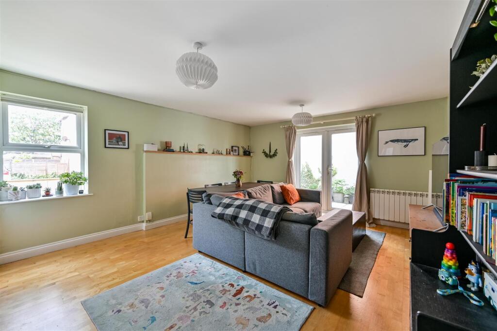 House in Reading, Battle - View 5