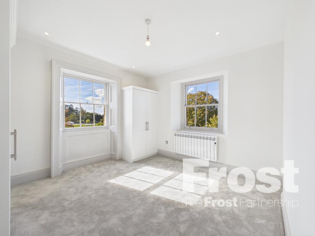 Apartment in Slough, Stoke Poges - More