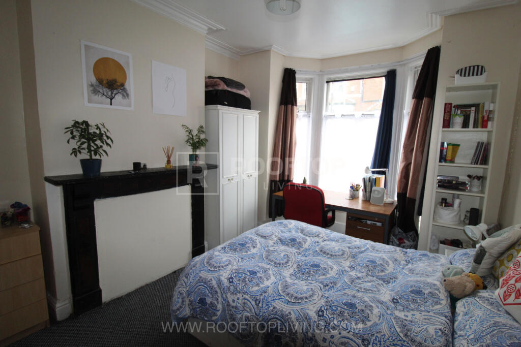 House in Leeds, West Yorkshire - More