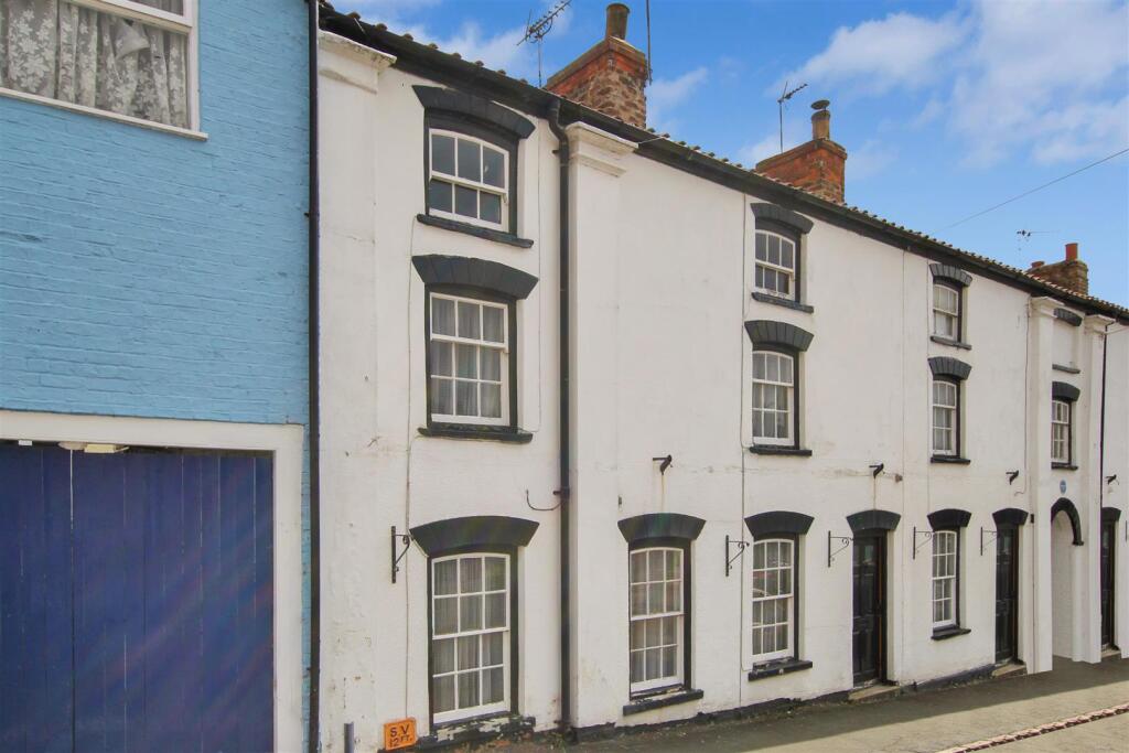 4-bed terraced on Horsemarket, Caistor, Market Rasen, £150,000